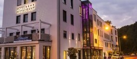 Hotel Außenansicht, Quelle: Design-Konferenzhotel u. Restaurant Steinernes Schweinchen