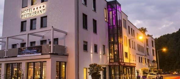 Hotel Außenansicht, Quelle: Design-Konferenzhotel u. Restaurant Steinernes Schweinchen