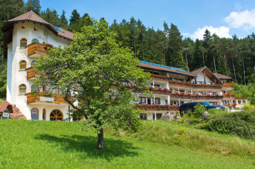 Hotel Außenansicht, Quelle: Landhotel Basler Hof am Schlosswald