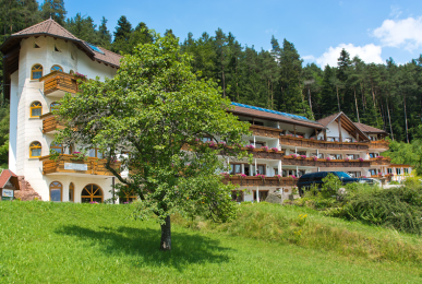 Hotel Außenansicht, Quelle: Landhotel Basler Hof am Schlosswald