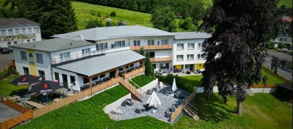 Haupthaus Hotel Berghof Wasserkuppe, Quelle: Hotel Berghof Wasserkuppe & Gästehaus Fuldaquelle 