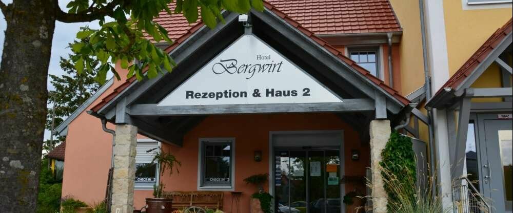 Eingang Haus 2 und Hotel-Check-In