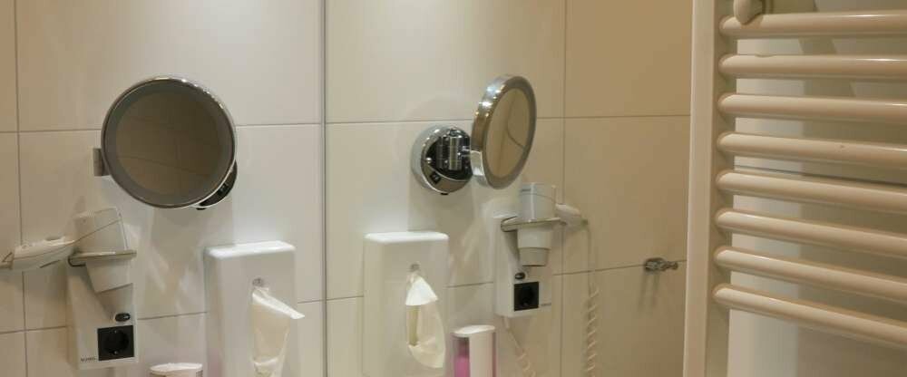 Badezimmer mit Dusche/WC