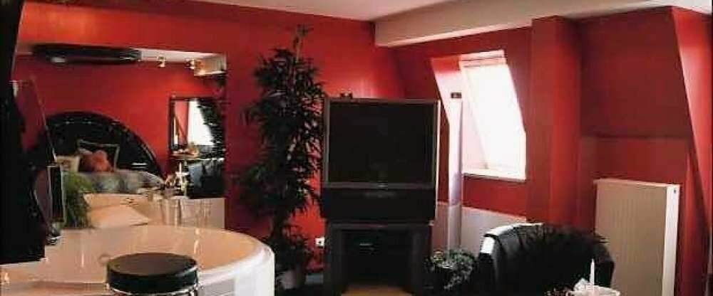 Las-Vegas Suite mit eigenem Whirlpool im Zimmer zusätzlicher Dusche