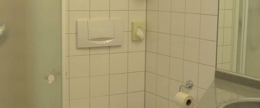 Badezimmer mit Dusche/WC