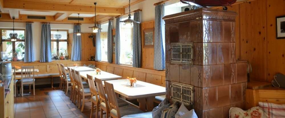 Fränkische Wirtschaft mit Kachelofen