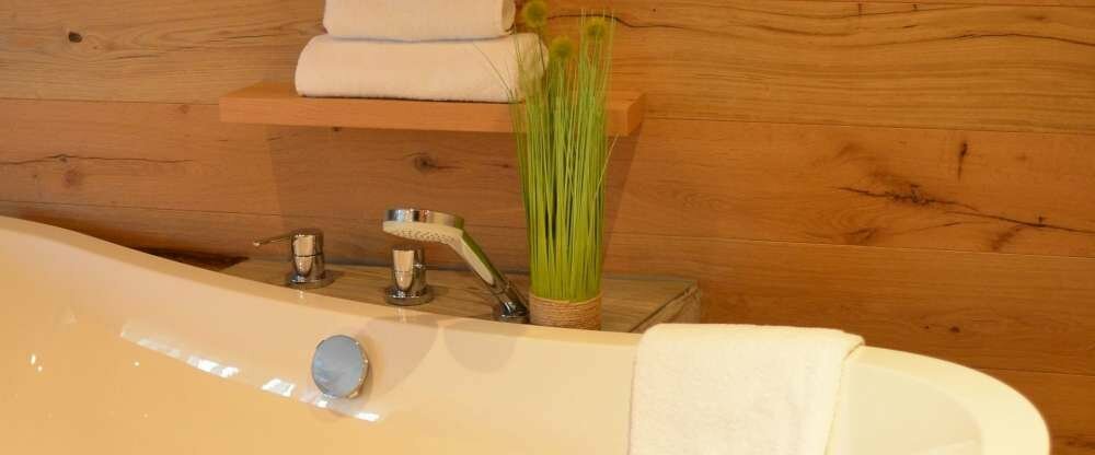 Badewanne im Deluxe-Zimmer 