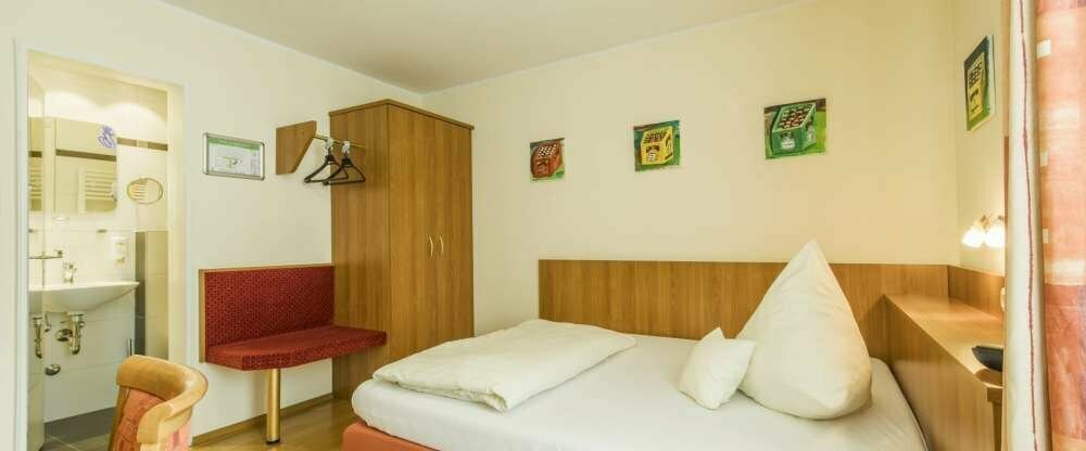 Ein originell gestaltetes Einzelzimmer der Kategorie Komfort+