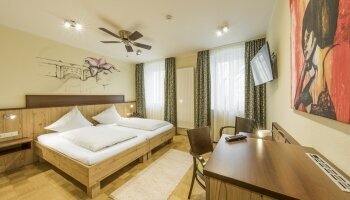 Doppelzimmer mit Liebe zu Amberg gestaltet
