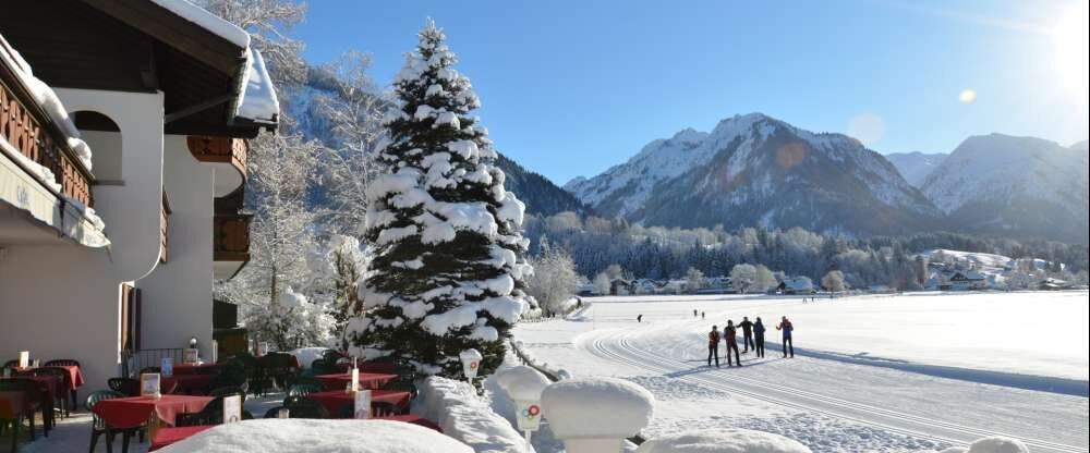 Hotel Cafe Fuggerhof - Terrasse/Außenbereich Langlauf Loipe direkt am Hotel