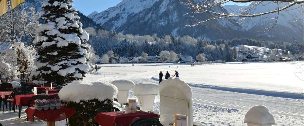 Hotel Cafe Fuggerhof - Terrasse/Außenbereich Langlauf Loipe direkt am Hotel