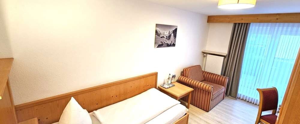 Hotel Cafe Fuggerhof - Einzelzimmer mit Panoramabalkon