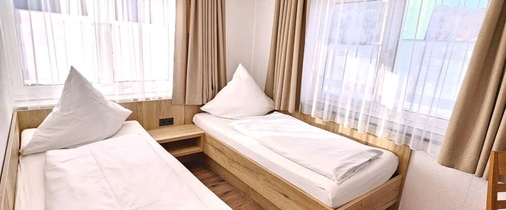 Hotel Cafe Fuggerhof - Familien Apartment Zweibettzimmer