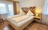Hotel Cafe Fuggerhof - Familien Apartment Doppelbett Zimmer