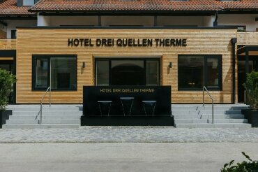 Hotel Drei Quellen Therme - Hotel-Außenansicht, Quelle: Hotel Drei Quellen Therme
