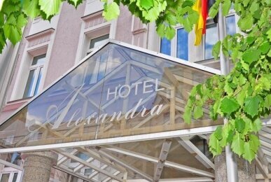 Hotel Eingang Baldachin, Quelle: Hotel Alexandra