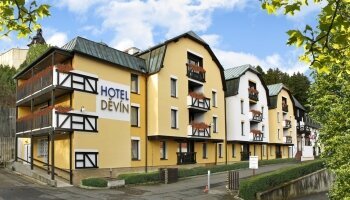 Hotel-Aussenansicht
