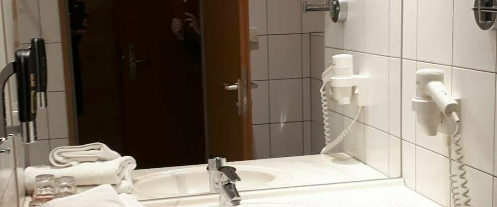 Hotel Habichtstein - Zimmeransicht Bad