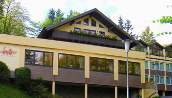 Hotel Holl - Hotel-Außenansicht