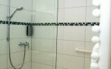 Badezimmer mit Dusche