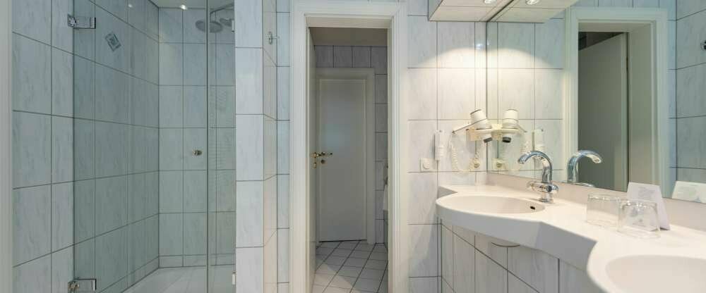 Juniorsuite-Badezimmer