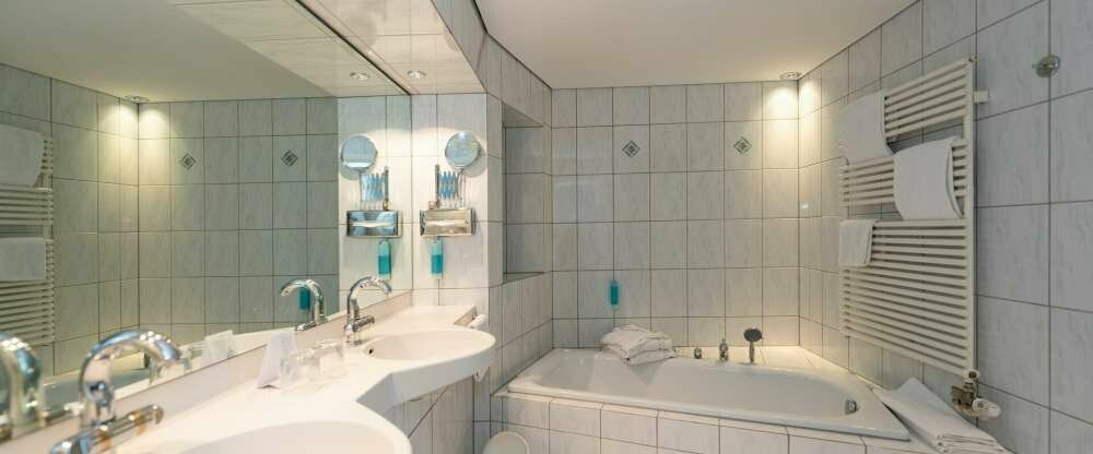 Juniorsuite-Badezimmer