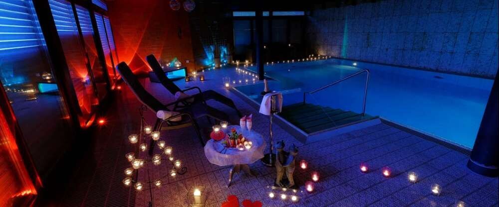 Hotel Orbtal - Schwimmende Herzen