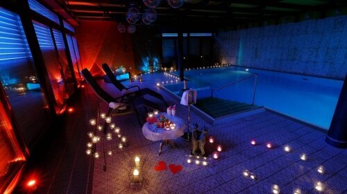 Hotel Orbtal - Schwimmende Herzen