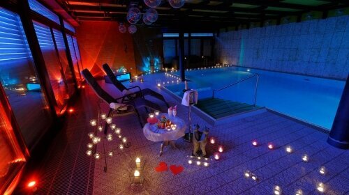 Hotel Orbtal - Schwimmende Herzen