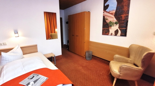 Einzelzimmer mit französischem Bett