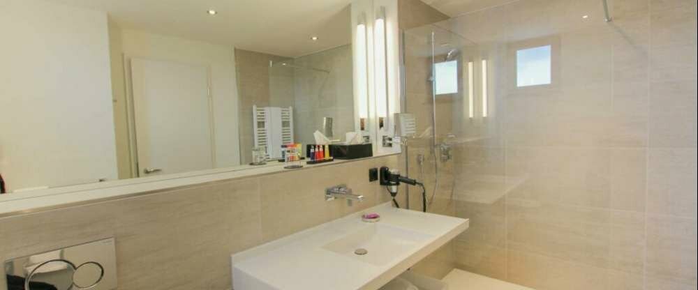 Standard-Zimmer - Badezimmer