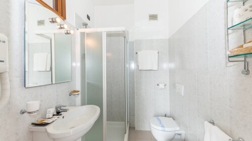 Hotel Zenit - Badezimmer