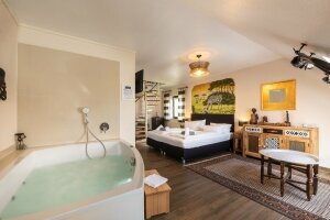 Themensuite mit Sauna und Innenwhirlpool