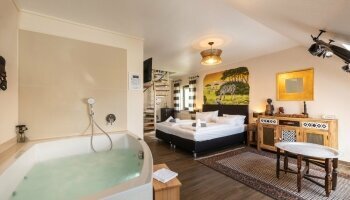 Themensuite mit Sauna und Innenwhirlpool