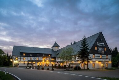 Hotel Zollhaus Betriebs GmbH - Hotel-Außenansicht, Quelle: Hotel Zollhaus 