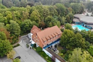 Luftaufnahme Hotel zur Therme 