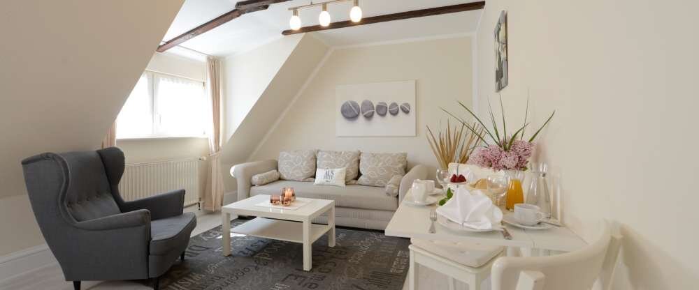 Beispielfoto eines Doppelzimmers mit Wohnzimmer, Schlafzimmer, Dusche-WC, 1. oder 2. Etage (kein Aufzug)