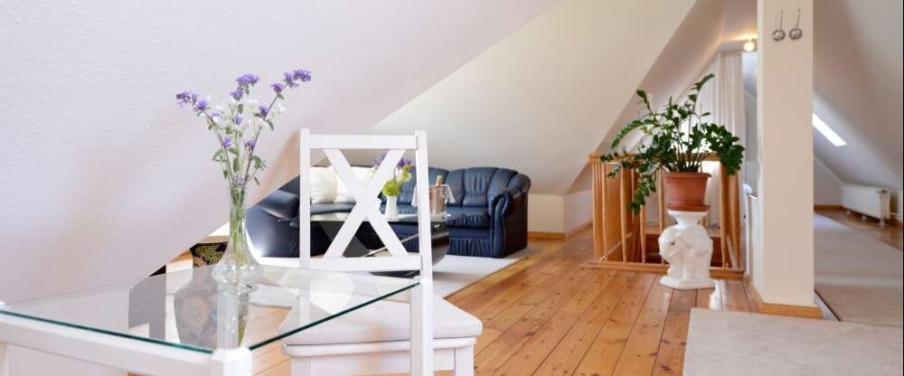 Beispielfoto eines Doppelzimmers mit Wohnzimmer, Schlafzimmer, Dusche-WC, 1. oder 2 Etage (kein Aufzug)