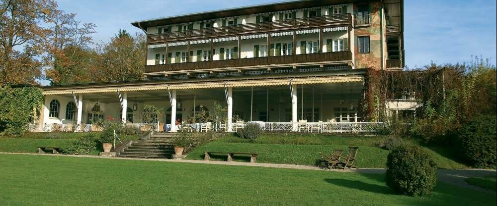 Ein herrlicher Blick auf den Starnberger See, im Hintergrund das grandiose Alpenpanorama - so begrüßt Sie das Hotel Kaiserin Elisabeth.