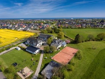 Hotelansicht aus der Luft, Quelle: HofHotel Krähenberg Grömitz