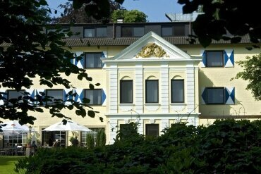 Hotelansicht vom Park aus , Quelle: Parkhotel Schloss Hohenfeld