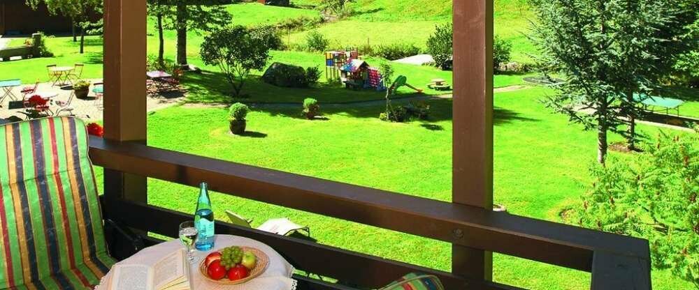 Hotelbalkon Mit Aussicht In Den Garten