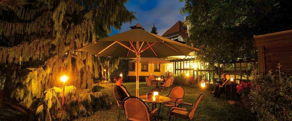 Abends im Hotelgarten des Vtalhotels am Stadtpark