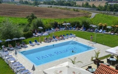 Hotelgarten Mit Pool