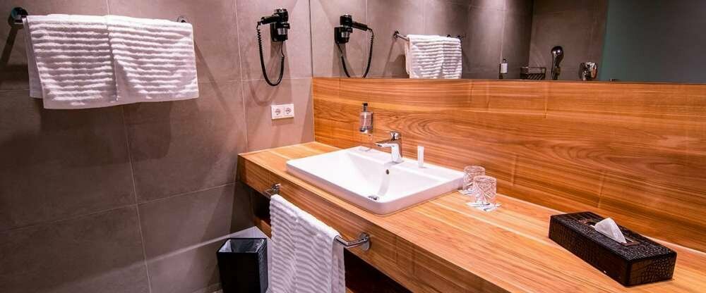 Hotelzimmer - Badezimmer