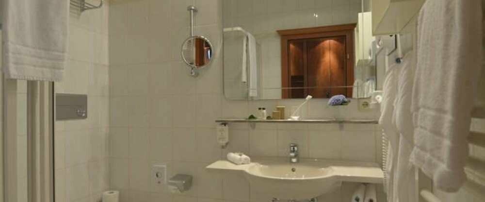 Hotelzimmer mit Dusche