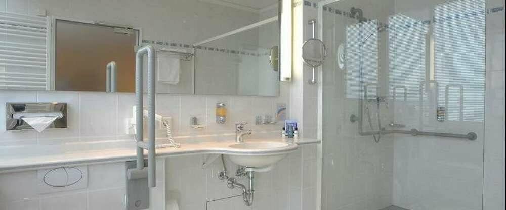 Hotelzimmer mit Dusche