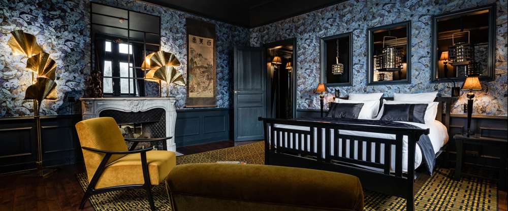 Erleben Sie die Harmonie und Spiritualität der heiligen Insel Miyajima, wo Natur und Stille einen friedvollen, wohltuenden Zufluchtsort schaffen. Eine spirituelle Reise ins Herz Japans.