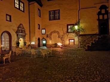 Innenhof Abend, Quelle: Hotel & Spa Wasserschloss Westerburg