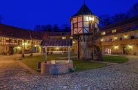 Innenhof bei Nacht